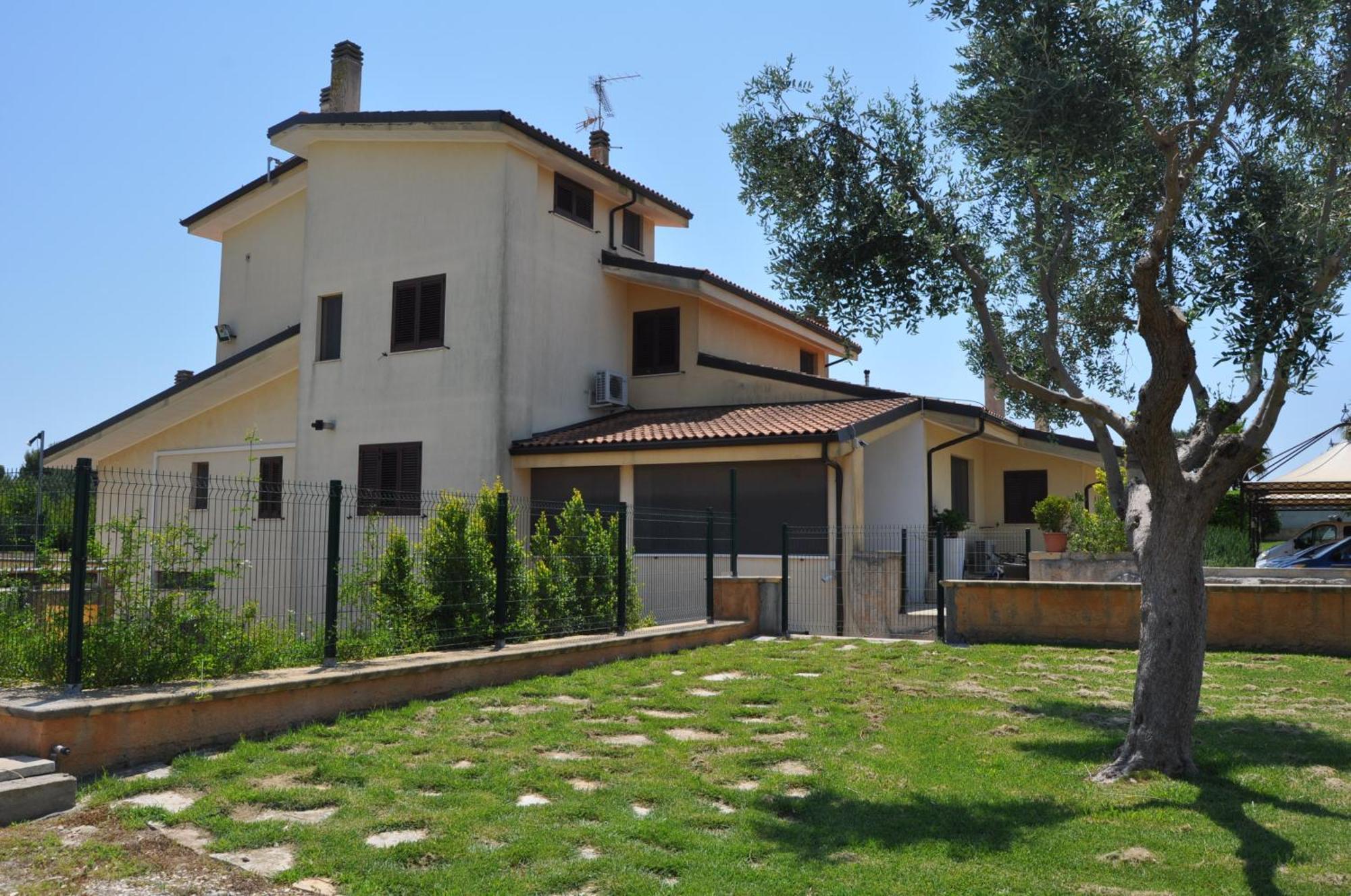 לצ'ה Bed & Breakfast Giardini Di Marzo מראה חיצוני תמונה